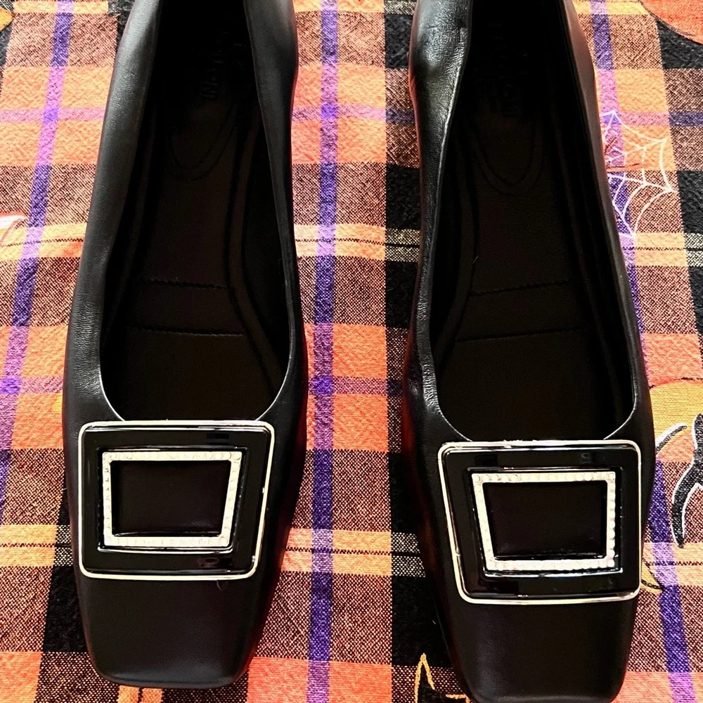 Absolutely Gorgeous Black Leather Napoleoni flats. NWOTs. Size 39 - Picture 4 of 8